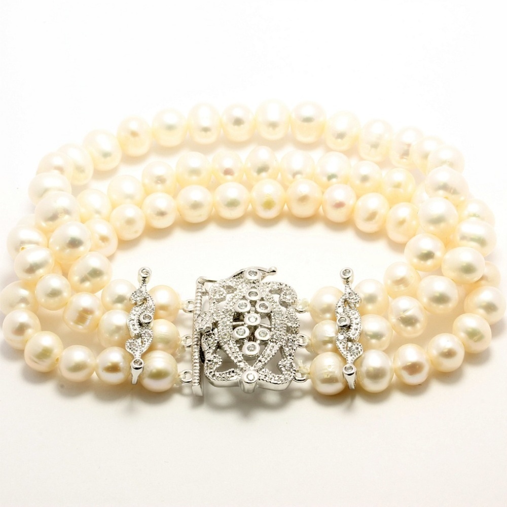Genuine FW Pearl Bracelet NEW